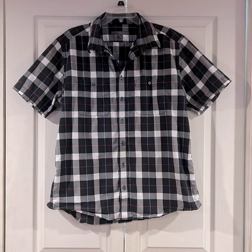 Men’s Old Navy Short Sleeve Button Down Collared Shirt ❤️